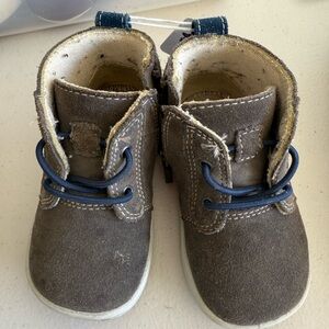 Kids uggs, super cute